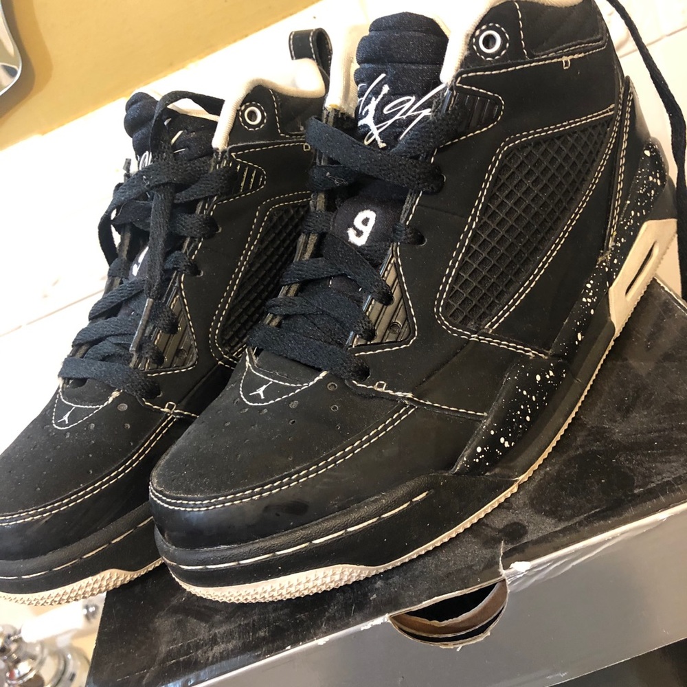 Jordan flight 9. Size 4.5 big kids